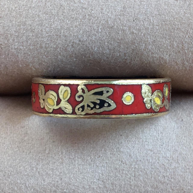 (30)蝶々模様の赤色リング ゴールド  アンティーク レディースのアクセサリー(リング(指輪))の商品写真