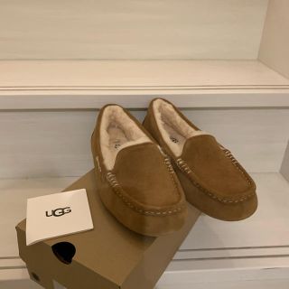 アグ(UGG)のUGG モカシン 新品 サイズ8 定価20900円(スリッポン/モカシン)