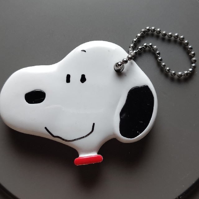 SNOOPY(スヌーピー)のミラーは女の子の必需品！スライド式SNOOPYミラーキーホルダー レディースのファッション小物(ミラー)の商品写真