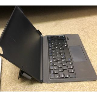 無印iPad第七世代32GB Bluetoothキーボードケース付き