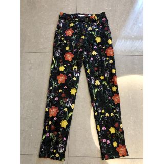 エイチアンドエム(H&M)のH&M 花柄　パンツ　センタープレス　柄パンツ(クロップドパンツ)