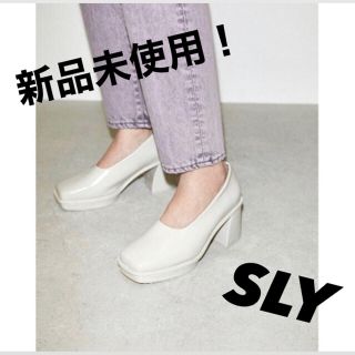 スライ(SLY)の新品未使用！SLY 【THROW】パンプス スクエアトゥ アイボリー(ハイヒール/パンプス)