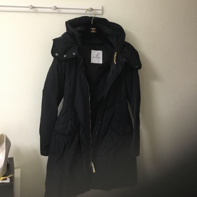 MONCLER(モンクレール)のモンクレール　コート　黒　レア　coco 様ご専用です♡ レディースのジャケット/アウター(ダウンコート)の商品写真
