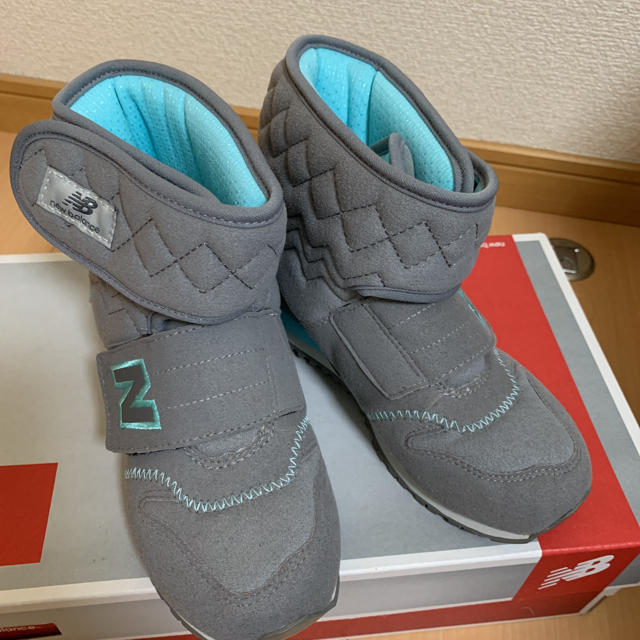 New Balance(ニューバランス)のニューバランス　　キッズ　　スノーブーツ キッズ/ベビー/マタニティのキッズ靴/シューズ(15cm~)(ブーツ)の商品写真