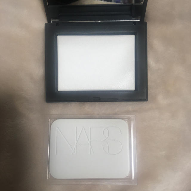 NARS(ナーズ)のNARS ライトリフティング　パウダー　レフ粉　エレガンス コスメ/美容のベースメイク/化粧品(フェイスパウダー)の商品写真