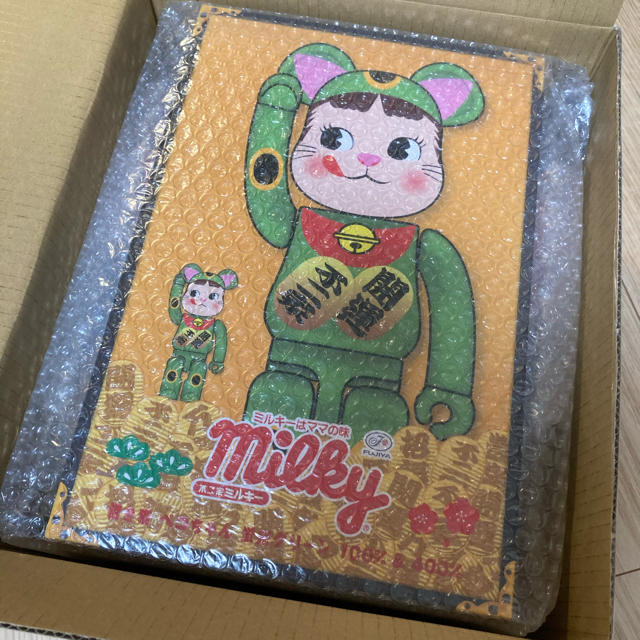 BE@RBRICK 招き猫 ペコちゃん 蛍光グリーン 100%&400% BE@RBRICK 招き猫 ペコちゃん 蛍光グリーン 100%&400%