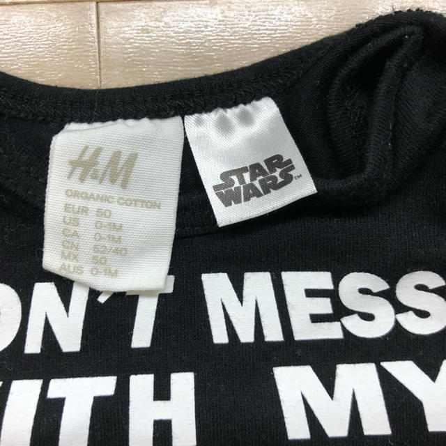 H&M(エイチアンドエム)のH&M★スターウォーズ 0-1M 長袖ロンパース&レギンス キッズ/ベビー/マタニティのベビー服(~85cm)(ロンパース)の商品写真