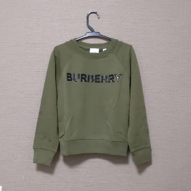 BURBERRY(バーバリー)のhoho様ご専用バーバリー　トレーナー　8y 新品 キッズ/ベビー/マタニティのキッズ服男の子用(90cm~)(Tシャツ/カットソー)の商品写真