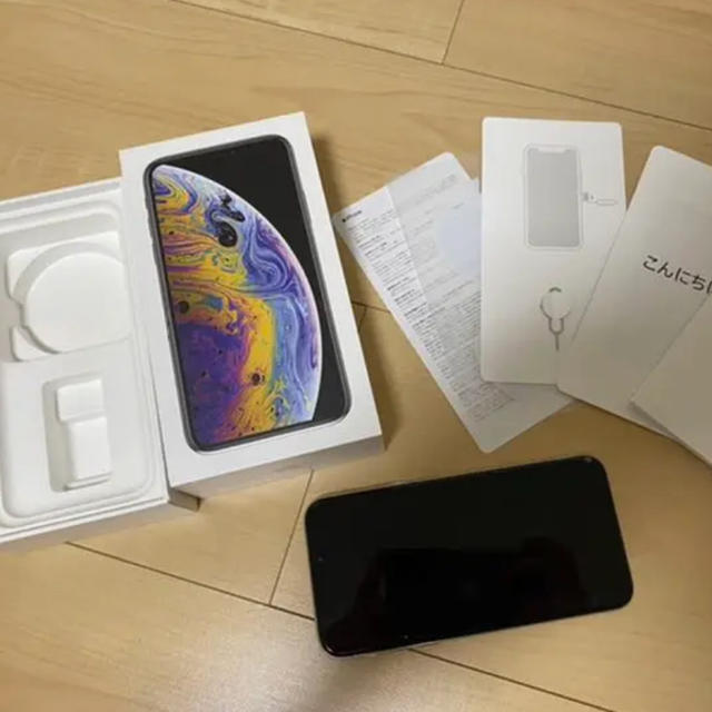 品質のいい iPhone Xs Silver 256 GB au スマートフォン本体