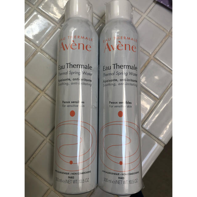 Avene(アベンヌ)のアベンヌウォーター300g2本　未使用 コスメ/美容のスキンケア/基礎化粧品(化粧水/ローション)の商品写真