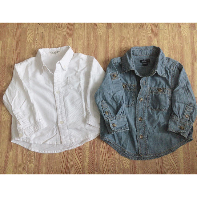 babyGAP(ベビーギャップ)の白、デニム シャツセット　80 キッズ/ベビー/マタニティのベビー服(~85cm)(シャツ/カットソー)の商品写真