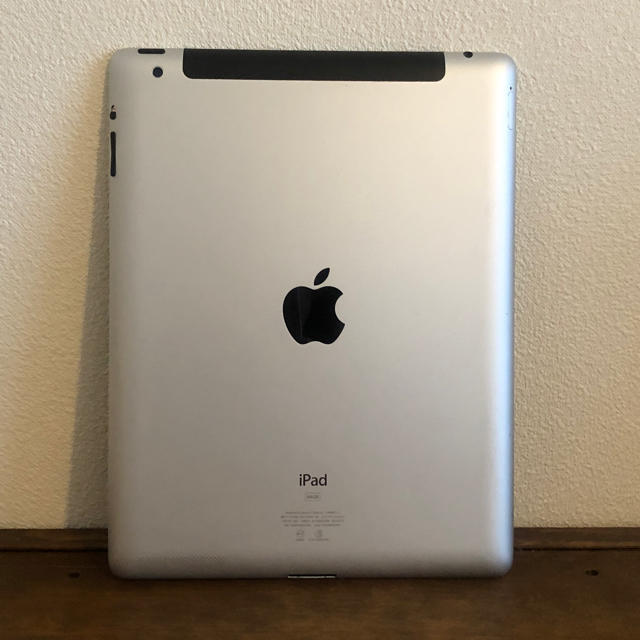 iPad(アイパッド)の【状態良好】iPad 2 WI-FI 64GB WHITE本体のみ スマホ/家電/カメラのPC/タブレット(タブレット)の商品写真