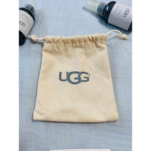 UGG(アグ)の未使用！アグ　クリーナーセット　巾着袋付き インテリア/住まい/日用品のインテリア/住まい/日用品 その他(その他)の商品写真