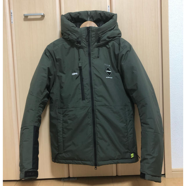 F.C.R.B.(エフシーアールビー)のFCRB TOUR PADDED PARKA DOWN BENCH ブリストル メンズのジャケット/アウター(ダウンジャケット)の商品写真