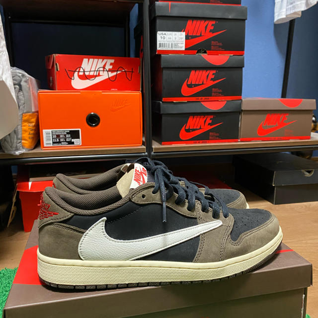 NIKE(ナイキ)のNIKE AIR JORDAN 1 LOW TRAVIS SCOTT メンズの靴/シューズ(スニーカー)の商品写真