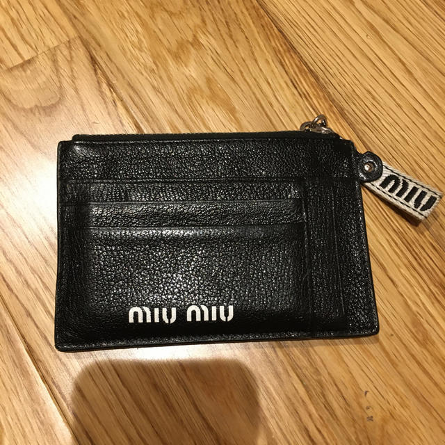miumiu(ミュウミュウ)のmiumiuミニ財布カードケース レディースのファッション小物(コインケース)の商品写真