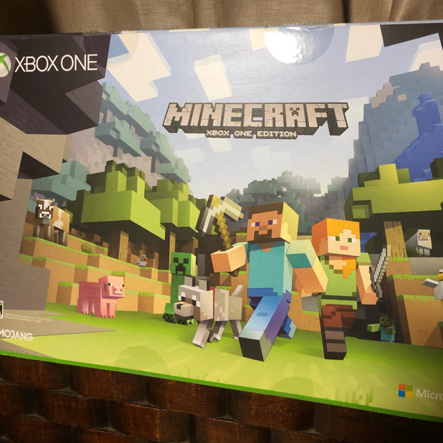 Microsoft Xbox One S 500 GB  エンタメ/ホビーのゲームソフト/ゲーム機本体(家庭用ゲーム機本体)の商品写真