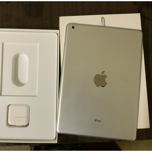 iPad Air Wi-Fi 32GB シルバー 1