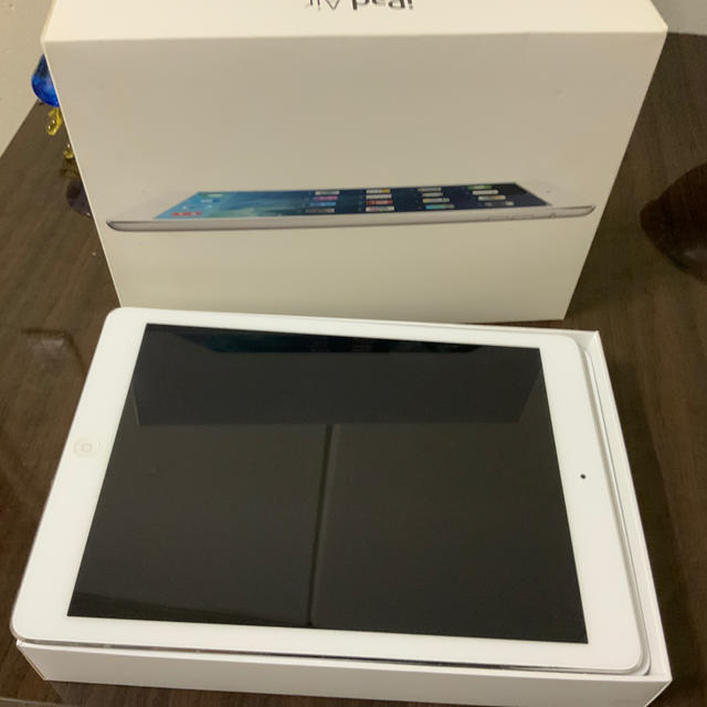 iPad(アイパッド)のiPad Air Wi-Fi セルラー　32GB シルバー スマホ/家電/カメラのPC/タブレット(タブレット)の商品写真