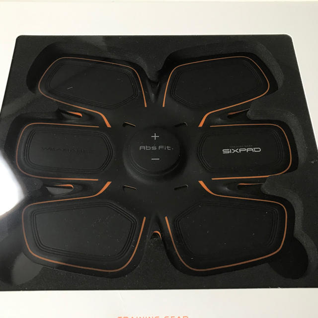 SIXPAD(シックスパッド)のシックスパッド　アブズフィット　sixpad absfit 電池式　箱あり スポーツ/アウトドアのトレーニング/エクササイズ(トレーニング用品)の商品写真