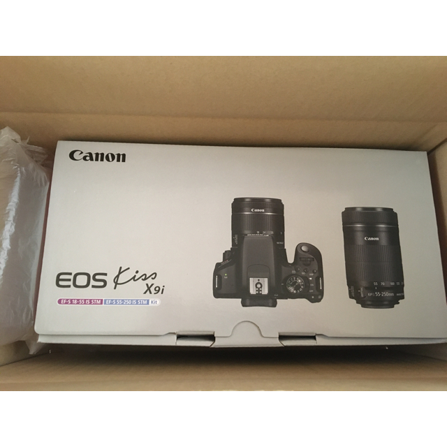 Canon(キヤノン)の【新品未使用】キヤノン　EOS kissx9iダブルズームキット スマホ/家電/カメラのカメラ(デジタル一眼)の商品写真