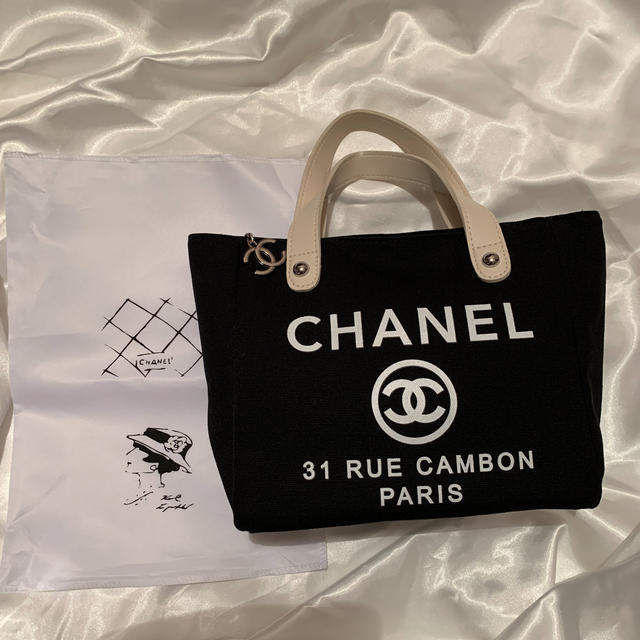 CHANEL(シャネル)のあ様専用　CHANEL ノベルティミニバッグ レディースのバッグ(ハンドバッグ)の商品写真