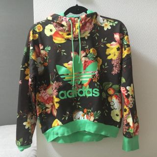 アディダス(adidas)のadidasパーカー(パーカー)