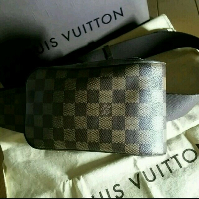 LOUIS VUITTON(ルイヴィトン)のGW価格 LUIS VUITTON メンズのバッグ(ボディーバッグ)の商品写真