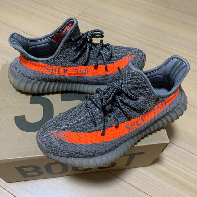 yeezy boost v2 belugaスニーカー