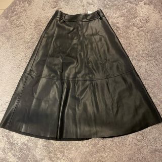 ザラ(ZARA)のzara フェイクレザーAラインスカート(ひざ丈スカート)