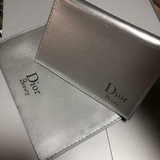 Christian Dior(クリスチャンディオール)のChristian Dior コスメミラー、カバー付き新品未使用 レディースのファッション小物(ミラー)の商品写真