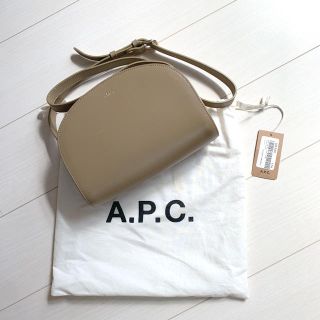 アーペーセー(A.P.C)のa.p.c. ハーフムーン　バッグ(ショルダーバッグ)