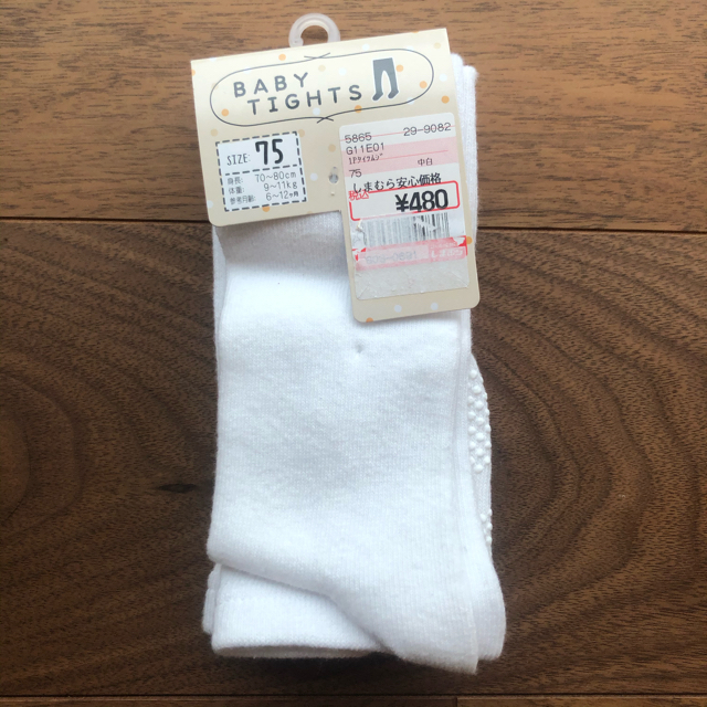 しまむら(シマムラ)の　専用　　　新品　ベビータイツ　白　70 キッズ/ベビー/マタニティのこども用ファッション小物(靴下/タイツ)の商品写真