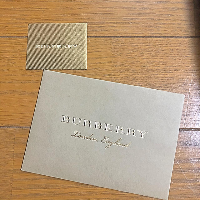 BURBERRY(バーバリー)のバーバリー 紙袋 シール 封筒付き レディースのバッグ(ショップ袋)の商品写真