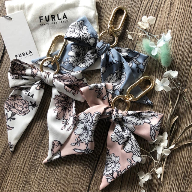 Furla(フルラ)の新品 フルラ スカーフ リボン キーホルダー 花柄 20〜21年秋冬新作♡ メンズのファッション小物(キーホルダー)の商品写真