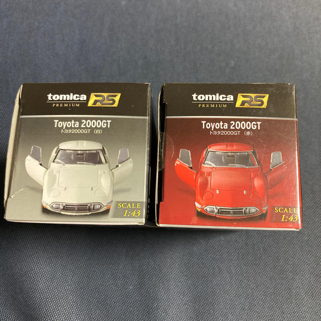 Takara Tomy(タカラトミー)のトミカRS 1/43 TOYOTA 2000GT（赤）（白）2台セット エンタメ/ホビーのおもちゃ/ぬいぐるみ(ミニカー)の商品写真