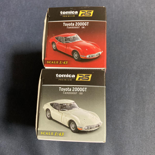 Takara Tomy(タカラトミー)のトミカRS 1/43 TOYOTA 2000GT（赤）（白）2台セット エンタメ/ホビーのおもちゃ/ぬいぐるみ(ミニカー)の商品写真