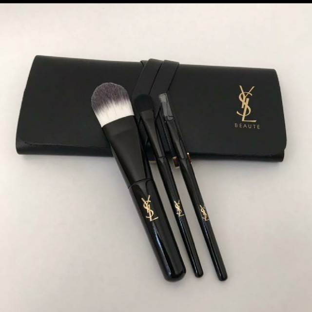 Yves Saint Laurent Beaute(イヴサンローランボーテ)のイブサンローランブラシ コスメ/美容のコスメ/美容 その他(その他)の商品写真