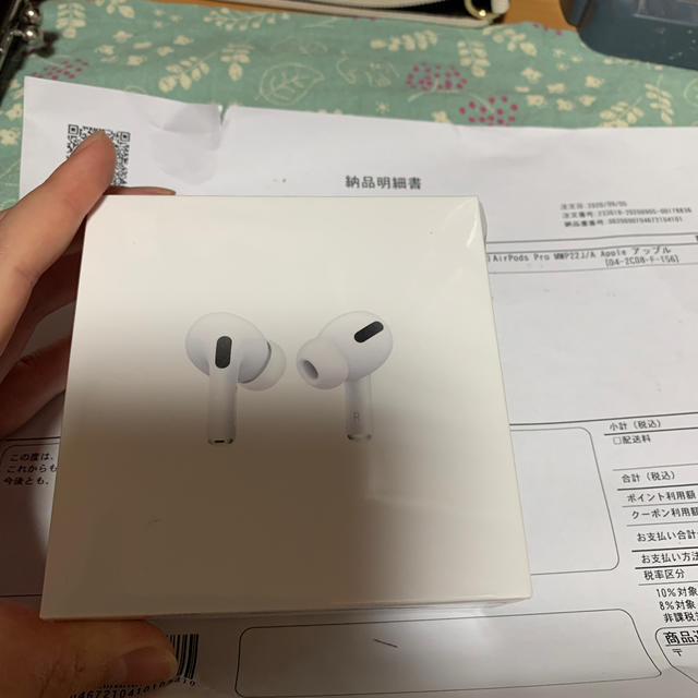 Apple(アップル)のAirPods Pro えあぽっずぷろ　※最終値下げ スマホ/家電/カメラのオーディオ機器(ヘッドフォン/イヤフォン)の商品写真