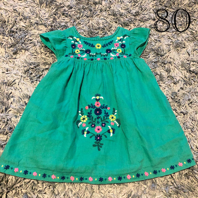ZARA(ザラ)のZARA お花刺繍 チュニックワンピース 緑 80 キッズ/ベビー/マタニティのベビー服(~85cm)(ワンピース)の商品写真