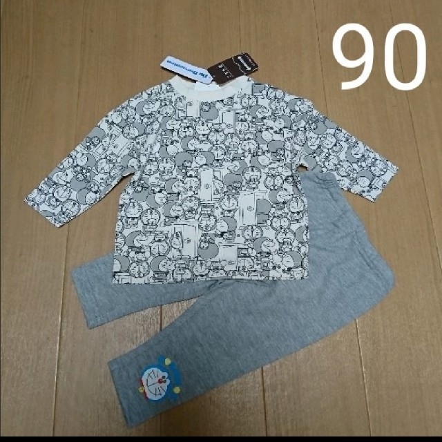 サンリオ(サンリオ)のサンリオ ドラえもん シャツ ズボン 90㎝ キッズ/ベビー/マタニティのキッズ服男の子用(90cm~)(Tシャツ/カットソー)の商品写真