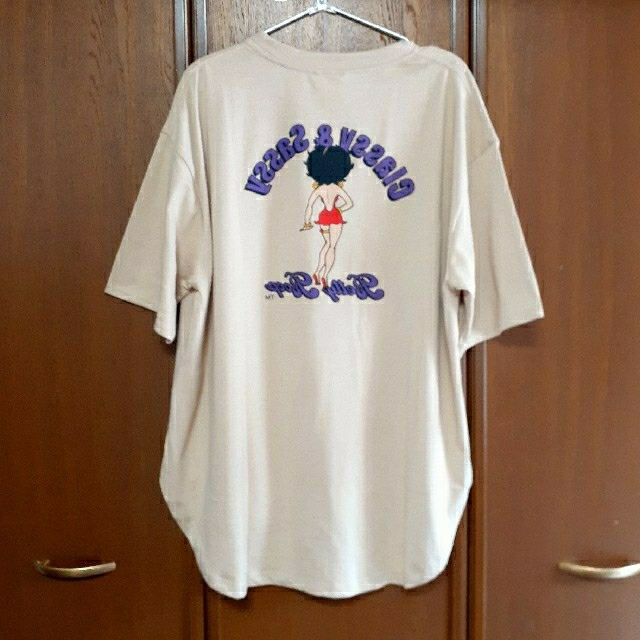 【新品】☆ベティちゃん☆　Tシャツ　ベージュ　Lサイズ レディースのトップス(Tシャツ(半袖/袖なし))の商品写真