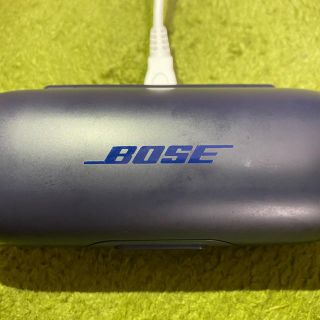 ボーズ(BOSE)のBOSE 完全ワイヤレスイヤホン（充電器のみ）(ヘッドフォン/イヤフォン)