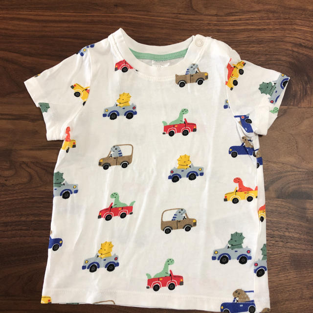 H&H(エイチアンドエイチ)のH&M 車柄Ｔシャツ　70 キッズ/ベビー/マタニティのベビー服(~85cm)(Ｔシャツ)の商品写真