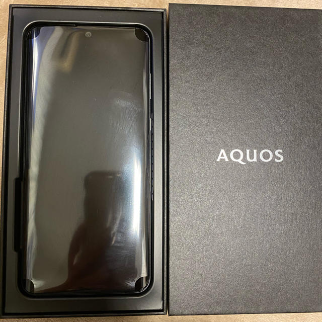 AQUOS(アクオス)のAQUOS zero2 ブラック 906SH SIMフリー　新品 SoftBan スマホ/家電/カメラのスマートフォン/携帯電話(スマートフォン本体)の商品写真