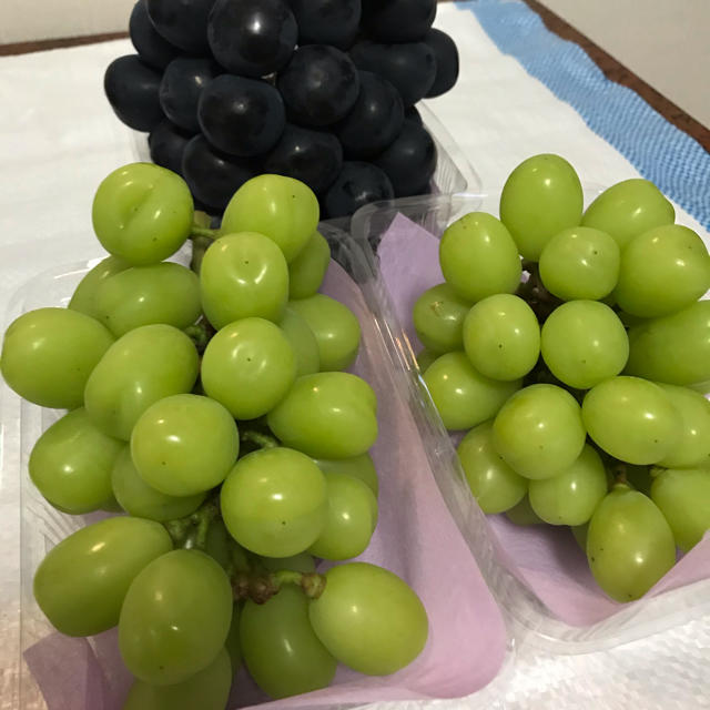 長野県産　シャインマスカット＆ナガノパープル　2kg箱 食品/飲料/酒の食品(フルーツ)の商品写真