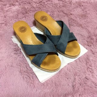 アグ(UGG)の灰みのブルーウェッジサンダル(サンダル)