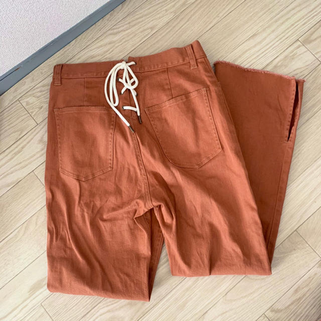 w closet(ダブルクローゼット)のバックレースアップ セミフレアパンツ pair pair apres jour レディースのパンツ(カジュアルパンツ)の商品写真