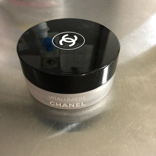 CHANEL(シャネル)のCHANEL ヴィタルミエールルースパウダーファンデ　容器のみ コスメ/美容のベースメイク/化粧品(フェイスパウダー)の商品写真