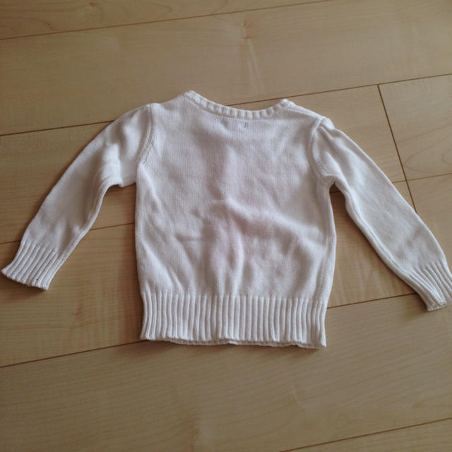 babyGAP(ベビーギャップ)のピンクリボン柄白セーター80 GAP キッズ/ベビー/マタニティのベビー服(~85cm)(ニット/セーター)の商品写真